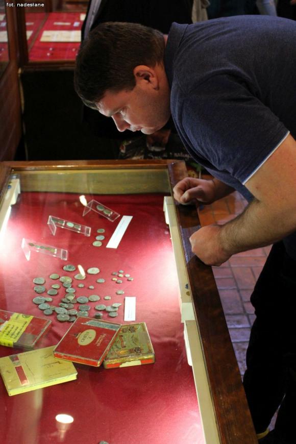 Obejrzyj Skarby Żołnierzy 2 Korpusu Polskich Sił Zbrojnych w krośniewickim muzeum