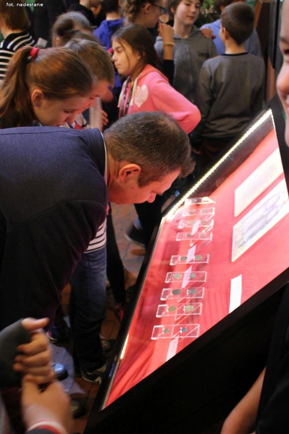 Obejrzyj Skarby Żołnierzy 2 Korpusu Polskich Sił Zbrojnych w krośniewickim muzeum