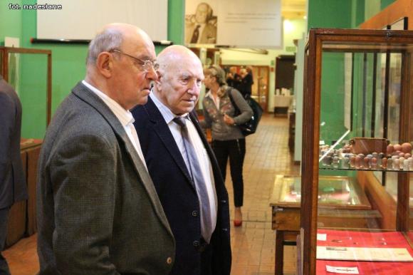 Obejrzyj Skarby Żołnierzy 2 Korpusu Polskich Sił Zbrojnych w krośniewickim muzeum