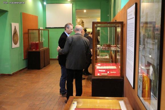 Obejrzyj Skarby Żołnierzy 2 Korpusu Polskich Sił Zbrojnych w krośniewickim muzeum