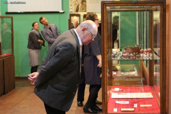 Obejrzyj Skarby Żołnierzy 2 Korpusu Polskich Sił Zbrojnych w krośniewickim muzeum