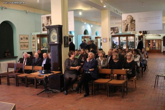 Obejrzyj Skarby Żołnierzy 2 Korpusu Polskich Sił Zbrojnych w krośniewickim muzeum