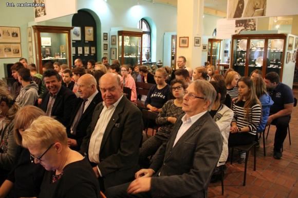 Obejrzyj Skarby Żołnierzy 2 Korpusu Polskich Sił Zbrojnych w krośniewickim muzeum