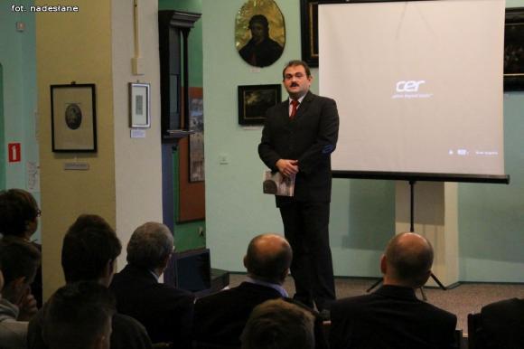 Obejrzyj Skarby Żołnierzy 2 Korpusu Polskich Sił Zbrojnych w krośniewickim muzeum