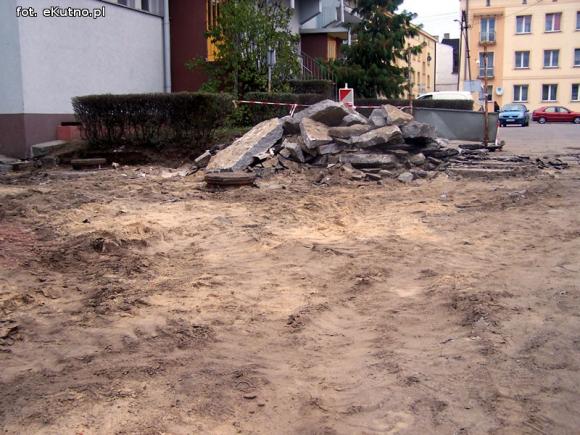 Z Podrzecznej. Nowe lampy są, ale nie świecą