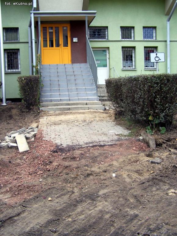 Z Podrzecznej. Nowe lampy są, ale nie świecą