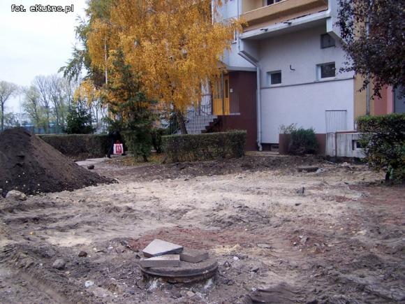 Z Podrzecznej. Nowe lampy są, ale nie świecą