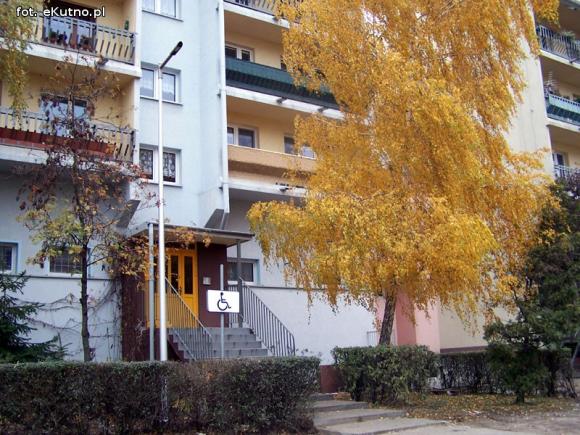 Z Podrzecznej. Nowe lampy są, ale nie świecą