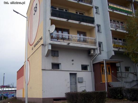 Z Podrzecznej. Nowe lampy są, ale nie świecą