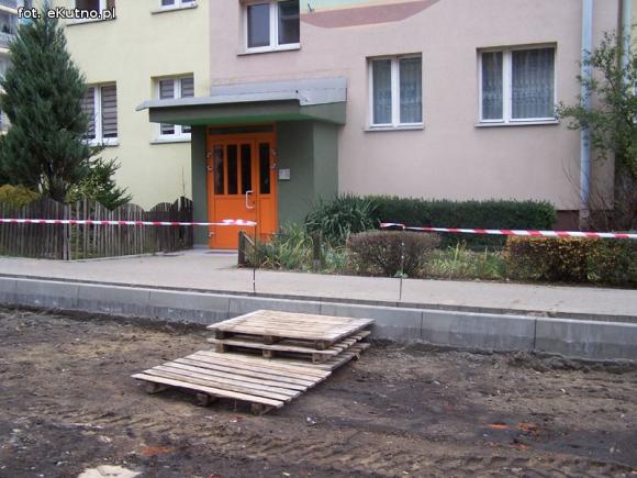 Z Podrzecznej. Nowe lampy są, ale nie świecą