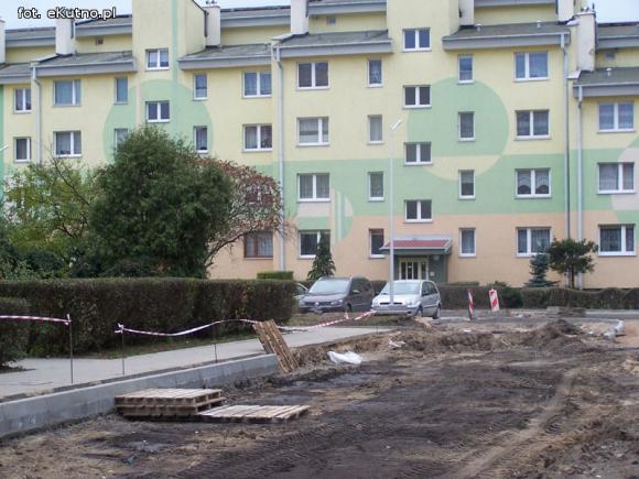 Z Podrzecznej. Nowe lampy są, ale nie świecą