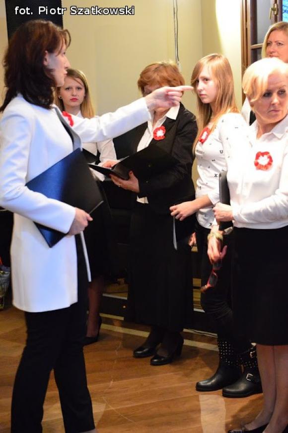 Wspólne śpiewanie pieśni patriotycznych