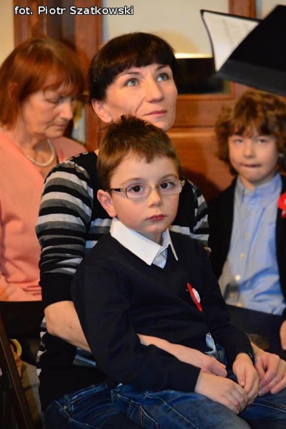 Wspólne śpiewanie pieśni patriotycznych