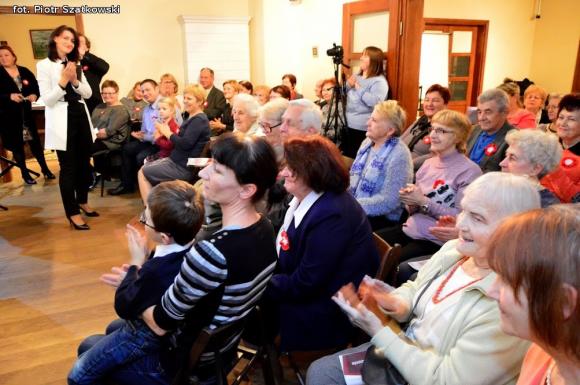 Wspólne śpiewanie pieśni patriotycznych