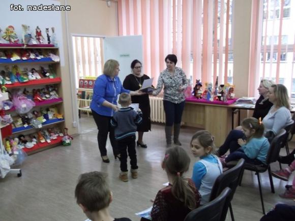 Laureaci konkursu na bajkowe kukiełki wyczarowane z drewnianych łyżek