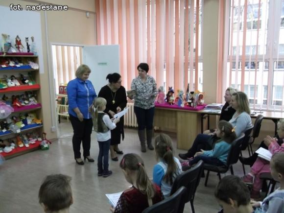 Laureaci konkursu na bajkowe kukiełki wyczarowane z drewnianych łyżek