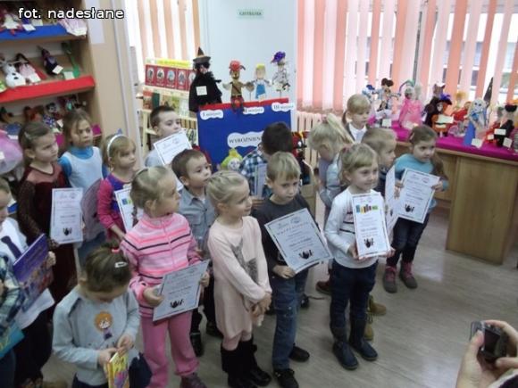 Laureaci konkursu na bajkowe kukiełki wyczarowane z drewnianych łyżek