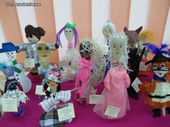 Laureaci konkursu na bajkowe kukiełki wyczarowane z drewnianych łyżek