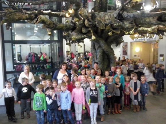 Dzieci ze Strzegocina obejrzały spektakl Piękna i Bestia