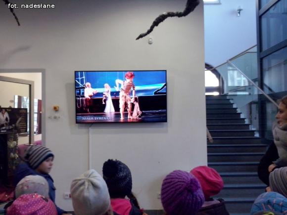 Dzieci ze Strzegocina obejrzały spektakl Piękna i Bestia