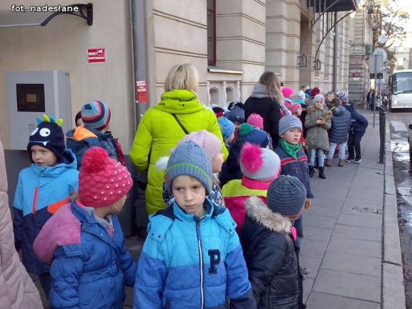 Dzieci ze Strzegocina obejrzały spektakl Piękna i Bestia