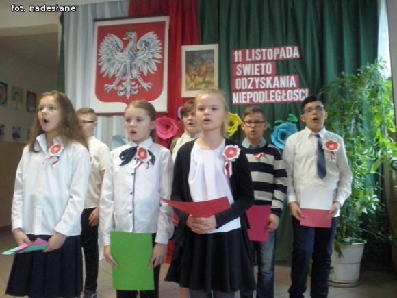 Patriotyczne i legionowe pieśni w strzegocińskiej szkole