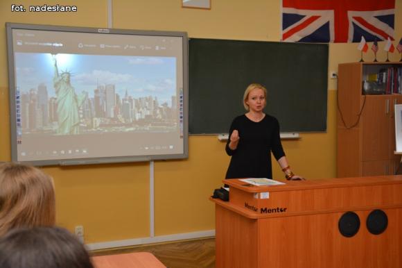 O kulturze, obyczajach, potrawach i plakatach wyborczych USA