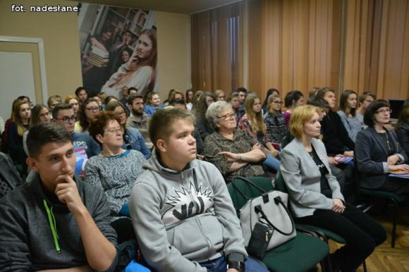 O kulturze, obyczajach, potrawach i plakatach wyborczych USA