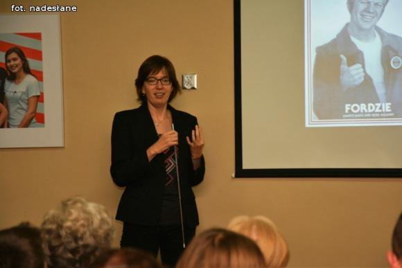 O kulturze, obyczajach, potrawach i plakatach wyborczych USA