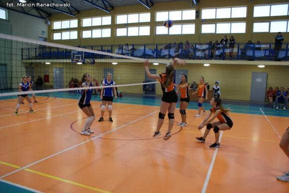 I LO im. J.H. Dąbrowskiego Kutno zwyciężyło w IX Turnieju Niepodległości w Siatkówce Dziewcząt