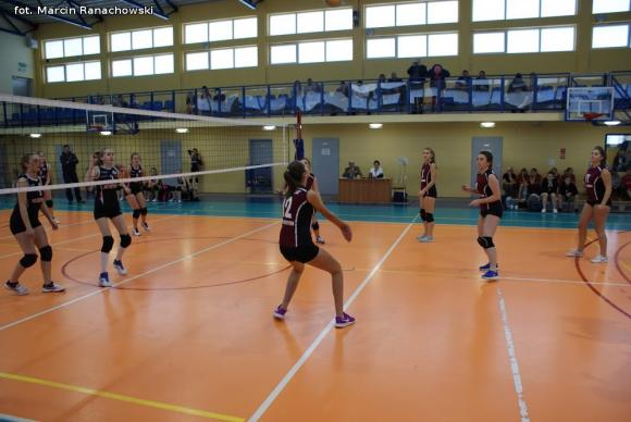 I LO im. J.H. Dąbrowskiego Kutno zwyciężyło w IX Turnieju Niepodległości w Siatkówce Dziewcząt