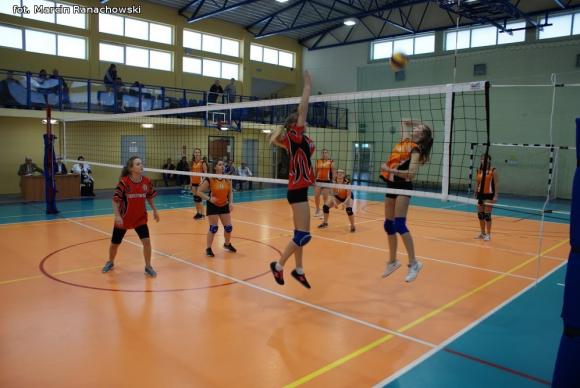 I LO im. J.H. Dąbrowskiego Kutno zwyciężyło w IX Turnieju Niepodległości w Siatkówce Dziewcząt