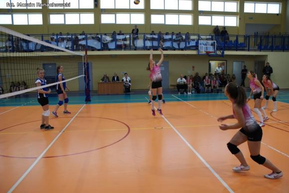 I LO im. J.H. Dąbrowskiego Kutno zwyciężyło w IX Turnieju Niepodległości w Siatkówce Dziewcząt