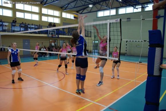I LO im. J.H. Dąbrowskiego Kutno zwyciężyło w IX Turnieju Niepodległości w Siatkówce Dziewcząt