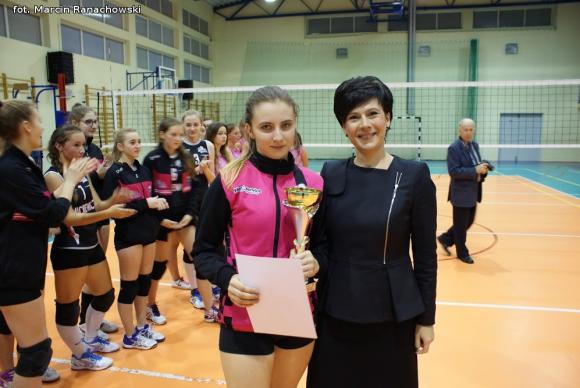 I LO im. J.H. Dąbrowskiego Kutno zwyciężyło w IX Turnieju Niepodległości w Siatkówce Dziewcząt