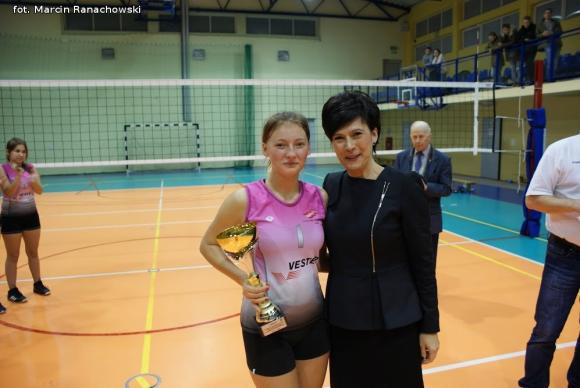 I LO im. J.H. Dąbrowskiego Kutno zwyciężyło w IX Turnieju Niepodległości w Siatkówce Dziewcząt