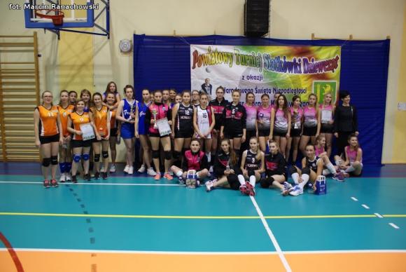 I LO im. J.H. Dąbrowskiego Kutno zwyciężyło w IX Turnieju Niepodległości w Siatkówce Dziewcząt