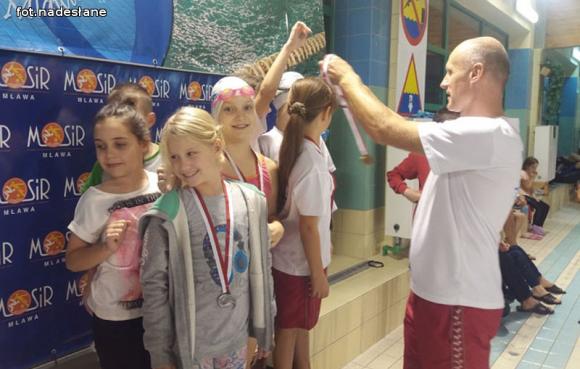 Sztafeta UKS Delfinek zajęła II miejsce w Ogólnopolskich Zawodach Pływackich