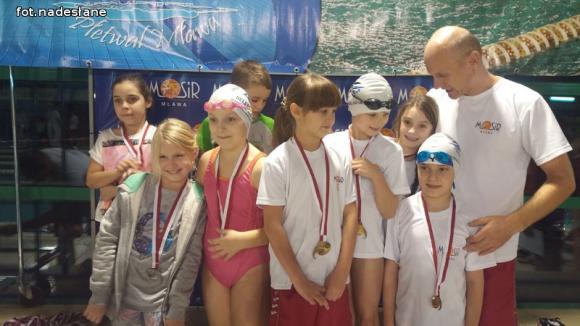 Sztafeta UKS Delfinek zajęła II miejsce w Ogólnopolskich Zawodach Pływackich