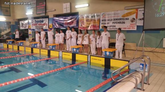 Sztafeta UKS Delfinek zajęła II miejsce w Ogólnopolskich Zawodach Pływackich