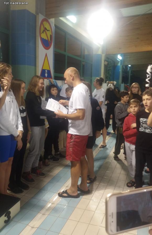 Sztafeta UKS Delfinek zajęła II miejsce w Ogólnopolskich Zawodach Pływackich