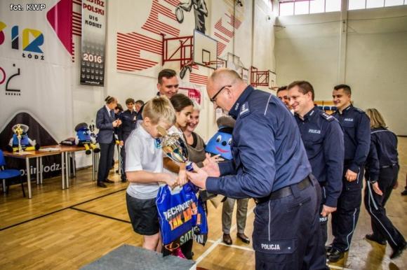  Policyjna Akademia Bezpieczeństwa. Roksana Hartwich i Patryk Skalski ze szkoły w Krośniewicach z nagrodami