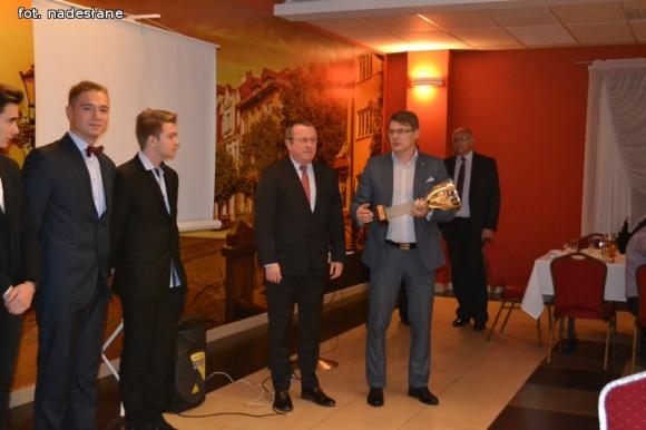 Baseballiści balowali