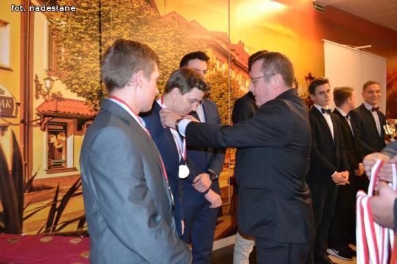 Baseballiści balowali