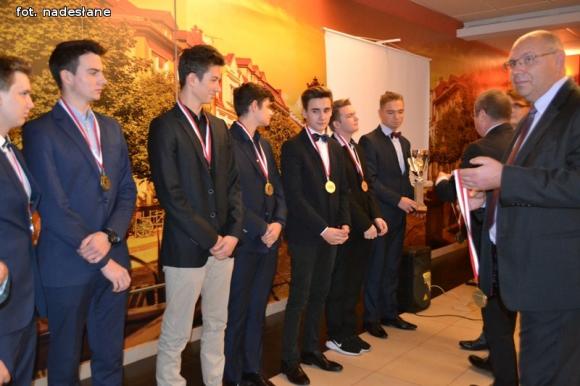 Baseballiści balowali