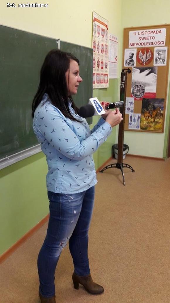 Renata Jastrzębska, dziennikarka Radia Victoria w świetlicy 