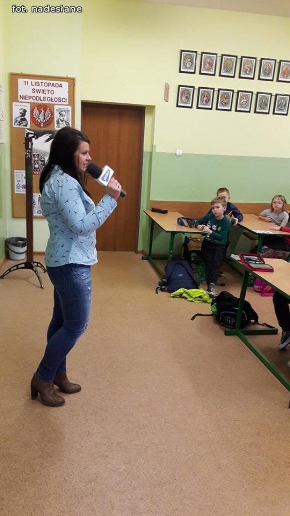 Renata Jastrzębska, dziennikarka Radia Victoria w świetlicy 