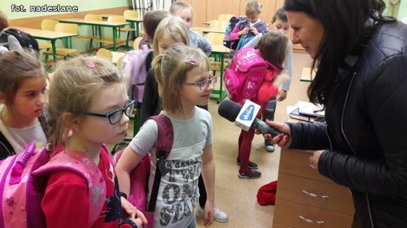 Renata Jastrzębska, dziennikarka Radia Victoria w świetlicy 