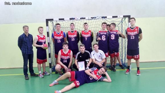 Piłkarze ręczni z ZS nr 1 w Kutnie najlepsi w powiecie