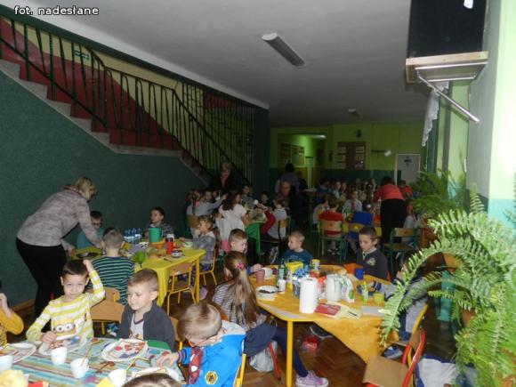 Śniadanie Daje Moc dzieciom w Szkole Podstawowej w Kaszewach Dwornych